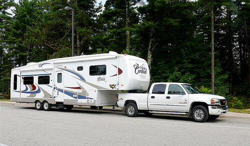 Where can you find reviews of 5th wheel trailers?